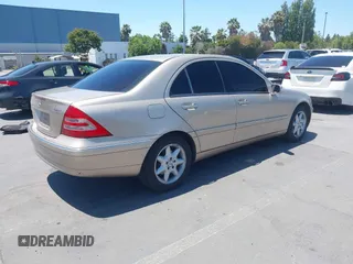 2003 Mercedes-Benz C 240 с VIN WDBRF81J23F422346, выставлен на аукционе IAAI как лот 42598405 с пробегом 115 117 миль миль и . История ставок и продаж доступна на DreamBid. Изображение 4.