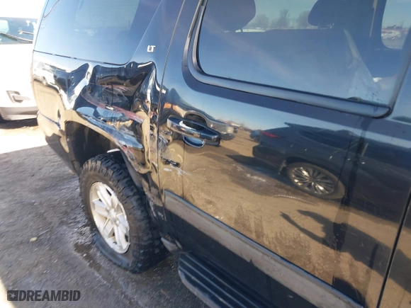 2010 Chevrolet Suburban LT with VIN 1GNUKJE35AR147956, listed as a IAAI auction lot 41722353 with 277,153 mi miles. Bid and sale history available at carsss.com. Image 6.