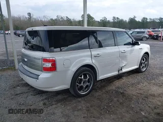 2009 Ford Flex Limited with VIN 2FMDK53CX9BA04207, listed as a IAAI auction lot 38798021 with 209,099 mi miles. Bid and sale history available at carsss.com. Image 4.