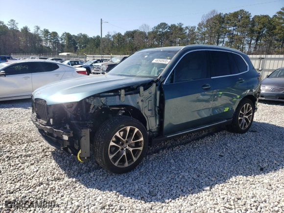 2024 BMW X5 sDrive40i with VIN 5UX13EU01R9S43357, listed as a Copart auction lot 46348935 with 11,451 mi miles and Salvage Title. Bid and sale history available at carsss.com. Image 1.