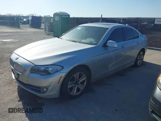 2013 BMW 5 Series 528i xDrive with VIN WBAXH5C5XDD114174, listed as a IAAI auction lot 41934972 with 127,193 mi miles. Bid and sale history available at carsss.com. Image 2.