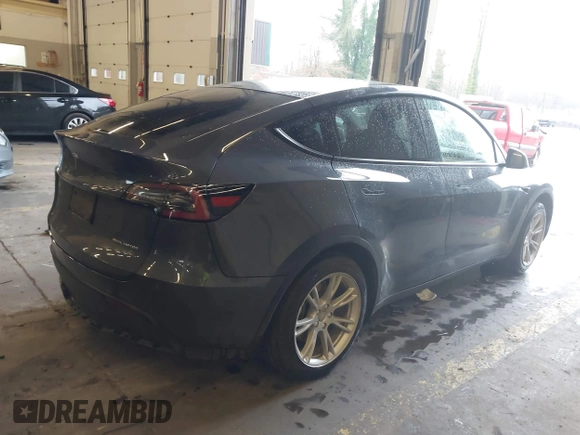 2020 Tesla Model Y Long Range z VIN 5YJYGDEE8LF008945, wystawiony jako IAAI lot #41185905 z przebiegiem 31 916 mil mil oraz . Historia ofert i sprzedaży dostępna na DreamBid. Obrazek 4.