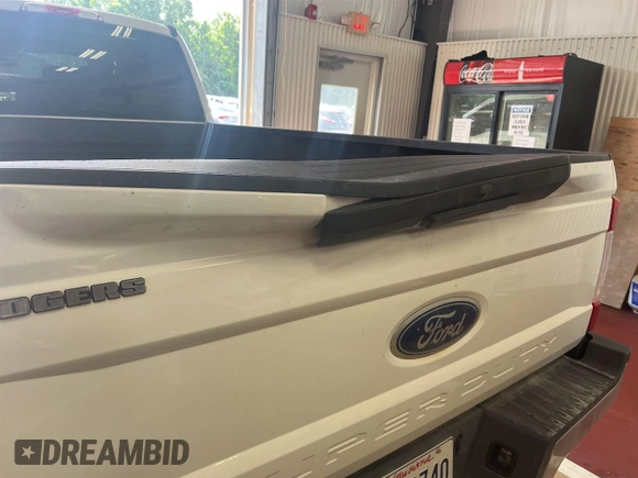 2019 Ford F-250 XL z VIN 1FT7W2BTXKED46997, wystawiony jako IAAI lot #42737714 z przebiegiem 124 075 mil mil oraz . Historia ofert i sprzedaży dostępna na DreamBid. Obrazek 3.