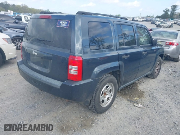 2008 Jeep Patriot Sport with VIN 1J8FT28W98D762682, listed as a IAAI auction lot 41944608 with 189,000 mi miles. Bid and sale history available at carsss.com. Image 4.