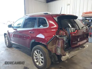 2019 Jeep Cherokee Latitude z VIN 1C4PJMCB7KD127453, wystawiony jako IAAI lot #42100924 z przebiegiem 97 414 mil mil oraz . Historia ofert i sprzedaży dostępna na DreamBid. Obrazek 3.
