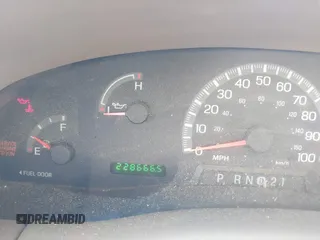 2000 Ford F-150 XL z VIN 1FTRX18W7YNA73804, wystawiony jako IAAI lot #42779753 z przebiegiem 228 666 mil mil oraz . Historia ofert i sprzedaży dostępna na DreamBid. Obrazek 7.