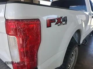 2019 Ford F-250 XL with VIN 1FT7W2B65KEE40165, listed as a IAAI auction lot 42727924 with 182,010 mi miles and . Bid and sale history available at DreamBid. Image 2.