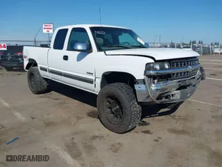 2000 Chevrolet Silverado 1500 LS with VIN 2GCEK19T3Y1122533, listed as a IAAI auction lot 41870107 with 130,230 mi miles. Bid and sale history available at carsss.com. Image 1.