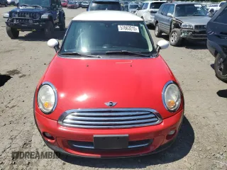 2011 MINI Hardtop z VIN WMWSU3C52BT099618, wystawiony jako Copart lot #57863215 z przebiegiem 98 302 mil mil oraz Tytuł czysty. Historia ofert i sprzedaży dostępna na DreamBid. Obrazek 5.