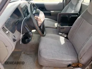 1996 Ford Ranger XL z VIN 1FTCR10A6TPB57691, wystawiony jako Copart lot #57167995 z przebiegiem 275 257 mil mil oraz Szkoda całkowita • Salvage title. Historia ofert i sprzedaży dostępna na DreamBid. Obrazek 7.