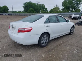 2007 Toyota Camry CE z VIN 4T1BE46K97U640376, wystawiony jako IAAI lot #42374162 z przebiegiem 251 260 mil mil oraz . Historia ofert i sprzedaży dostępna na DreamBid. Obrazek 4.