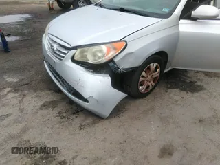 2010 Hyundai Elantra GLS z VIN KMHDU4AD6AU185885, wystawiony jako IAAI lot #42466100 z przebiegiem 200 842 mil mil oraz . Historia ofert i sprzedaży dostępna na DreamBid. Obrazek 6.