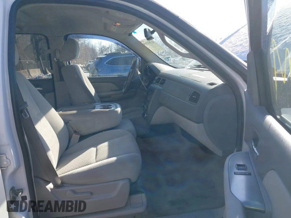 2007 Chevrolet Suburban LTZ with VIN 3GNFK16347G200999, listed as a IAAI auction lot 41392205 with 115,656 mi miles. Bid and sale history available at carsss.com. Image 5.