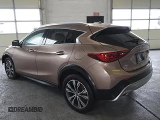 2017 Infiniti QX30 Premium z VIN SJKCH5CR6HA023217, wystawiony jako Copart lot #59604925 z przebiegiem 62 281 mil mil oraz Czysty tytuł • Clean title. Historia ofert i sprzedaży dostępna na DreamBid. Obrazek 4.
