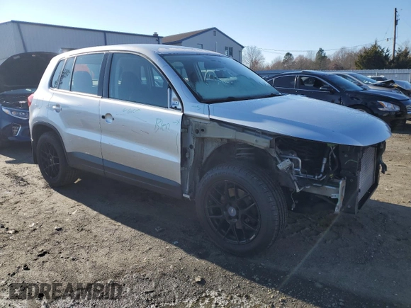 2013 Volkswagen Tiguan S z VIN WVGBV3AX6DW611477, wystawiony jako Copart lot #82567264 z przebiegiem 139 210 mil mil oraz Szkoda całkowita • Salvage title. Historia ofert i sprzedaży dostępna na DreamBid. Obrazek 4.