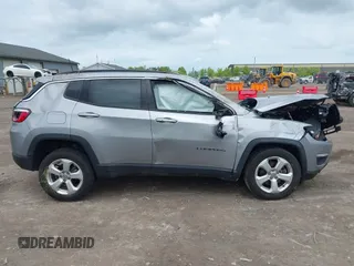 2020 Jeep Compass Latitude z VIN 3C4NJDBB9LT252474, wystawiony jako IAAI lot #42245000 z przebiegiem 62 186 mil mil oraz . Historia ofert i sprzedaży dostępna na DreamBid. Obrazek 12.