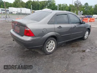 2007 Ford Focus S with VIN 1FAFP34N97W111639, listed as a IAAI auction lot 39914681 with 193,895 mi miles. Bid and sale history available at carsss.com. Image 4.
