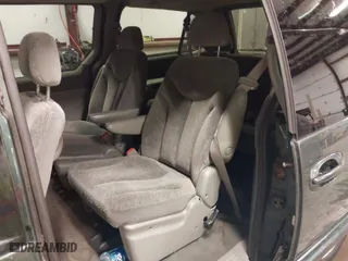 2000 Dodge Caravan SE with VIN 1B4GP44G4YB651833, listed as a IAAI auction lot 41252033 with 185,924 mi miles. Bid and sale history available at carsss.com. Image 8.