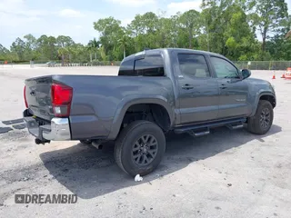2020 Toyota Tacoma SR5 z VIN 5TFAZ5CN4LX091283, wystawiony jako IAAI lot #42076014 z przebiegiem 61 246 mil mil oraz . Historia ofert i sprzedaży dostępna na DreamBid. Obrazek 4.