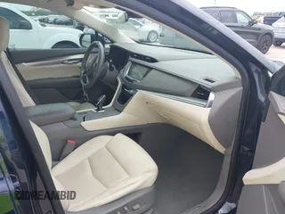 2017 Cadillac XT5 Luxury FWD z VIN 1GYKNBRS9HZ215565, wystawiony jako IAAI lot #42108831 z przebiegiem 78 694 mil mil oraz . Historia ofert i sprzedaży dostępna na DreamBid. Obrazek 5.