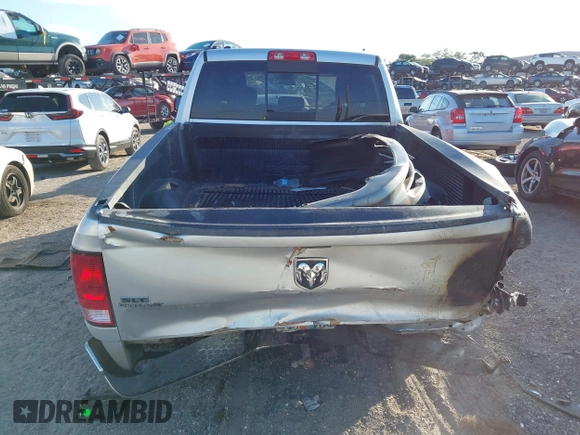 2018 Ram 1500 SLT z VIN 1C6RR6GG2JS119281, wystawiony jako IAAI lot #41897492 z przebiegiem 242 877 mil mil oraz . Historia ofert i sprzedaży dostępna na DreamBid. Obrazek 6.