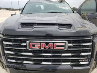2025 GMC Sierra 2500HD AT4 z VIN 1GT4UPEY4SF204846, wystawiony jako Copart lot #47201165 z przebiegiem 2 557 mil mil oraz Szkoda całkowita • Salvage title. Historia ofert i sprzedaży dostępna na DreamBid. Obrazek 13.