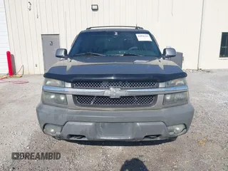 2002 Chevrolet Avalanche with VIN 3GNEK13T52G331996, listed as a IAAI auction lot 42056341 with 283,326 mi miles. Bid and sale history available at carsss.com. Image 6.