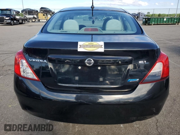 2012 Nissan Versa SV z VIN 3N1CN7APXCL939881, wystawiony jako Copart lot #58373915 z przebiegiem 82 970 mil mil oraz Szkoda całkowita • Salvage title. Historia ofert i sprzedaży dostępna na DreamBid. Obrazek 6.