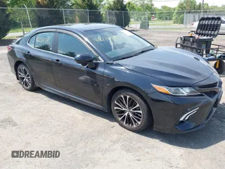 2018 Toyota Camry LE z VIN 4T1B11HK0JU039078, wystawiony jako IAAI lot #42274595 z przebiegiem 108 044 mil mil oraz . Historia ofert i sprzedaży dostępna na DreamBid. Obrazek 1.
