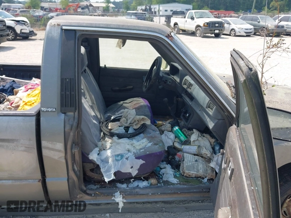 1988 Toyota Pickup with VIN JT4RN50R4J5146510, listed as a IAAI auction lot 42092308 with 288,420 mi miles and . Bid and sale history available at DreamBid. Image 5.