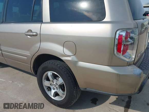 2006 Honda Pilot EX-L with VIN 5FNYF18586B028291, listed as a IAAI auction lot 42040904 with 217,038 mi miles and . Bid and sale history available at carsss.com. Image 19.