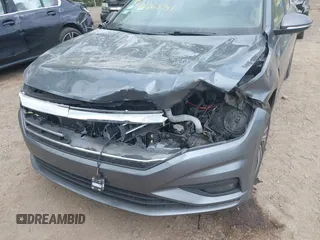 2021 Volkswagen Jetta SEL Premium z VIN 3VWG57BU8MM017203, wystawiony jako IAAI lot #42263741 z przebiegiem 26 556 mil mil oraz . Historia ofert i sprzedaży dostępna na DreamBid. Obrazek 6.