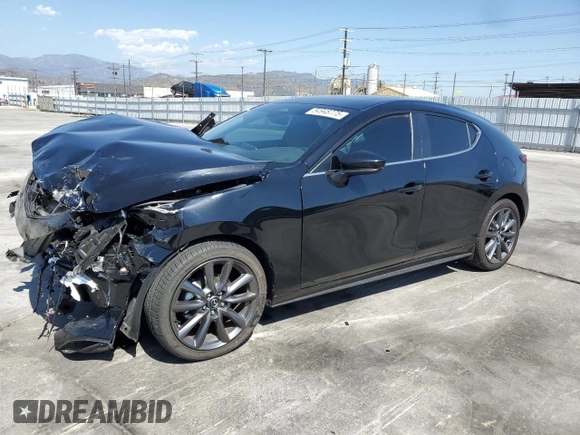 2024 Mazda 3 S Preferred z VIN JM1BPALM2R1721467, wystawiony jako Copart lot #54948775 z przebiegiem Nie podano mil oraz Szkoda całkowita • Salvage title. Historia ofert i sprzedaży dostępna na DreamBid. Obrazek 1.