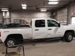 2014 Chevrolet Silverado 2500HD LT with VIN 1GC1KXCG5EF102897, listed as a IAAI auction lot 41500574 with 185,117 mi miles. Bid and sale history available at carsss.com. Image 14.