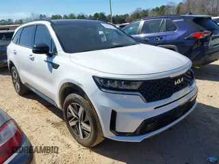 2022 Kia Sorento EX z VIN 5XYRH4LF4NG132543, wystawiony jako IAAI lot #41807190 z przebiegiem 45 013 mil mil oraz . Historia ofert i sprzedaży dostępna na DreamBid. Obrazek 1.