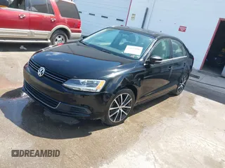 2013 Volkswagen Jetta Sedan SE with VIN 3VWDP7AJ2DM414880, listed as a IAAI auction lot 41652006 with 136,649 mi miles. Bid and sale history available at carsss.com. Image 2.