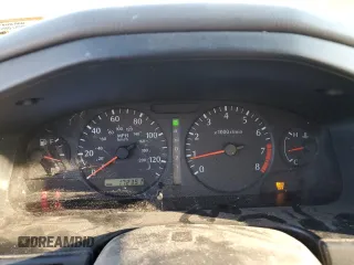 2002 Infiniti G20 Luxury z VIN JNKCP11A72T507242, wystawiony jako Copart lot #77325544 z przebiegiem 172 351 mil mil oraz Szkody całkowita. Historia ofert i sprzedaży dostępna na DreamBid. Obrazek 9.