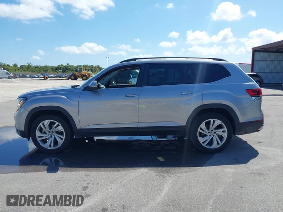 2022 Volkswagen Atlas SE with VIN 1V2WR2CA2NC542530, listed as a IAAI auction lot 41913358 with 37,977 mi miles and . Bid and sale history available at DreamBid. Image 14.