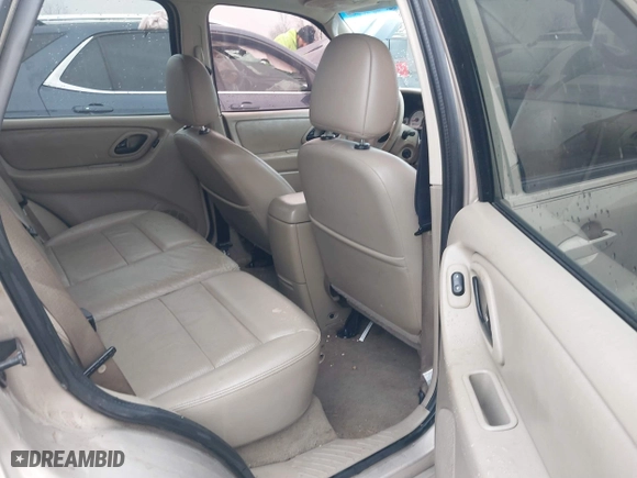2007 Ford Escape Limited with VIN 1FMYU04137KA67003, listed as a IAAI auction lot 41663853 with 193,651 mi miles. Bid and sale history available at carsss.com. Image 8.