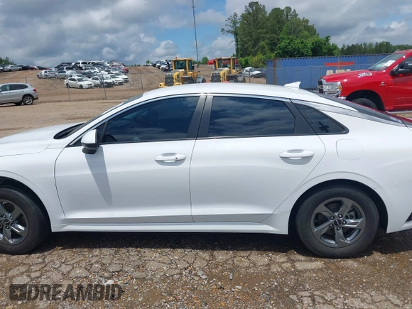 2023 Kia K5 LXS z VIN 5XXG14J2XPG210651, wystawiony jako IAAI lot #42243437 z przebiegiem 37 367 mil mil oraz . Historia ofert i sprzedaży dostępna na DreamBid. Obrazek 14.