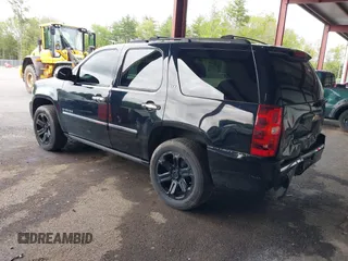 2009 Chevrolet Tahoe LTZ z VIN 1GNFK330X9R219064, wystawiony jako IAAI lot #42261154 z przebiegiem 125 511 mil mil oraz . Historia ofert i sprzedaży dostępna na DreamBid. Obrazek 3.