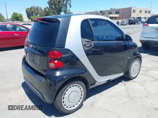 2013 Smart fortwo Pure с VIN WMEEJ3BA6DK676071, выставлен на аукционе IAAI как лот 42677618 с пробегом 191 709 миль миль и . История ставок и продаж доступна на DreamBid. Изображение 4.