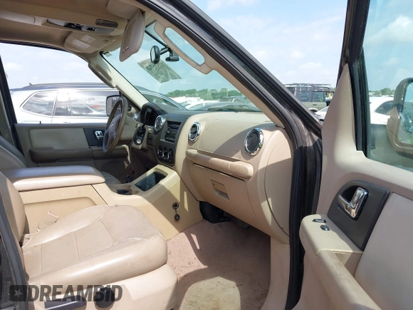 2005 Ford Expedition Special Service with VIN 1FMPU15545LA64184, listed as a IAAI auction lot 42535728 with 190,389 mi miles and . Bid and sale history available at DreamBid. Image 5.
