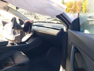 2020 Tesla Model Y Long Range with VIN 5YJYGDEE0LF041762, listed as a IAAI auction lot 40556913 with Not Provided miles and . Bid and sale history available at DreamBid. Image 5.