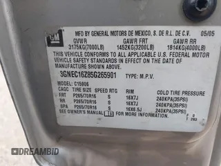 2005 Chevrolet Suburban LT z VIN 3GNEC16Z85G265901, wystawiony jako IAAI lot #41949191 z przebiegiem 304 550 mil mil oraz . Historia ofert i sprzedaży dostępna na DreamBid. Obrazek 9.