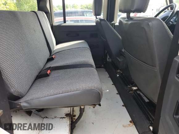 1996 Land Rover Defender с VIN SALLDHM68TA991998, выставлен на аукционе Copart как лот 57596025 с пробегом 150 656 миль миль и Списание • Salvage title. История ставок и продаж доступна на DreamBid. Изображение 11.