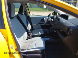 2014 Toyota Prius One z VIN JTDKDTB31E1066984, wystawiony jako IAAI lot #42261574 z przebiegiem 163 378 mil mil oraz . Historia ofert i sprzedaży dostępna na DreamBid. Obrazek 5.