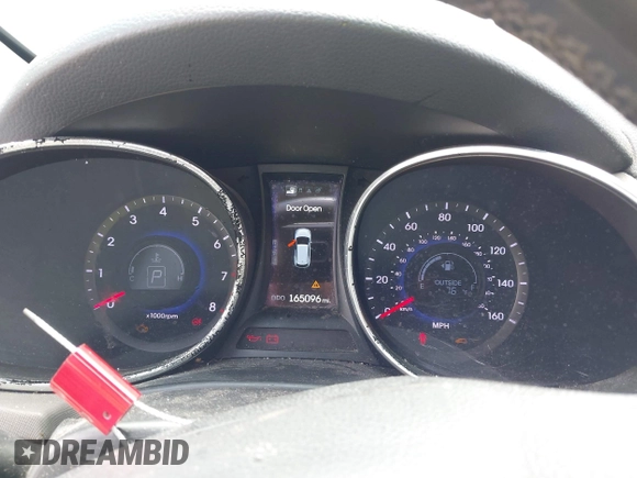 2013 Hyundai Santa Fe Sport z VIN 5XYZUDLA8DG055576, wystawiony jako IAAI lot #42392636 z przebiegiem 165 096 mil mil oraz . Historia ofert i sprzedaży dostępna na DreamBid. Obrazek 7.