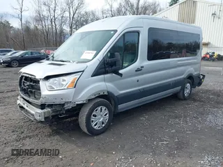 2017 Ford Transit Passenger XL z VIN 1FBAX2CG0HKA88590, wystawiony jako IAAI lot #41955797 z przebiegiem 135 287 mil mil oraz . Historia ofert i sprzedaży dostępna na DreamBid. Obrazek 17.