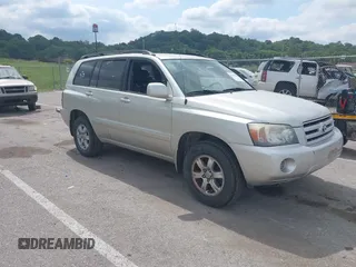 2004 Toyota Highlander z VIN JTEEP21A840019174, wystawiony jako IAAI lot #42343076 z przebiegiem 301 156 mil mil oraz . Historia ofert i sprzedaży dostępna na DreamBid. Obrazek 1.